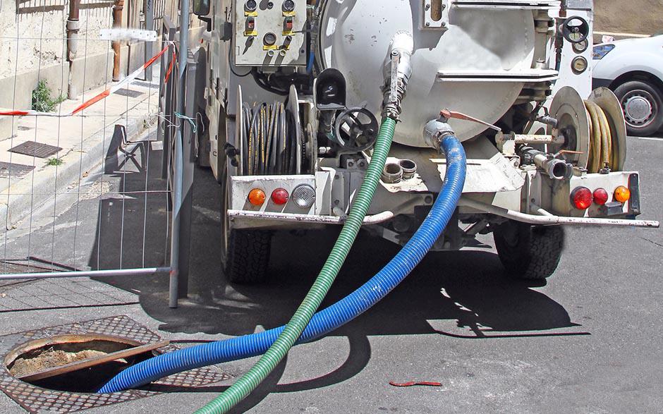 déboucher tuyau pvc Ambleville